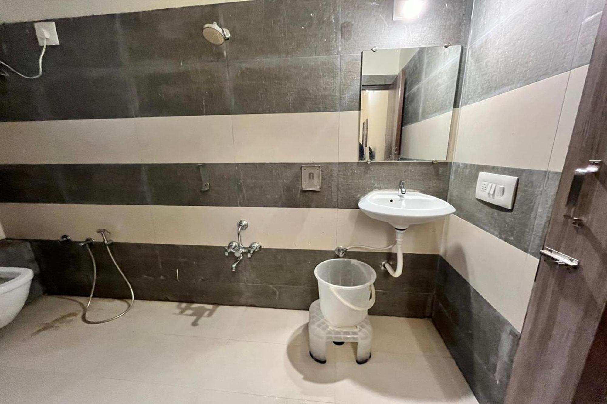 Hotel Kalyan Palace Batwa Экстерьер фото