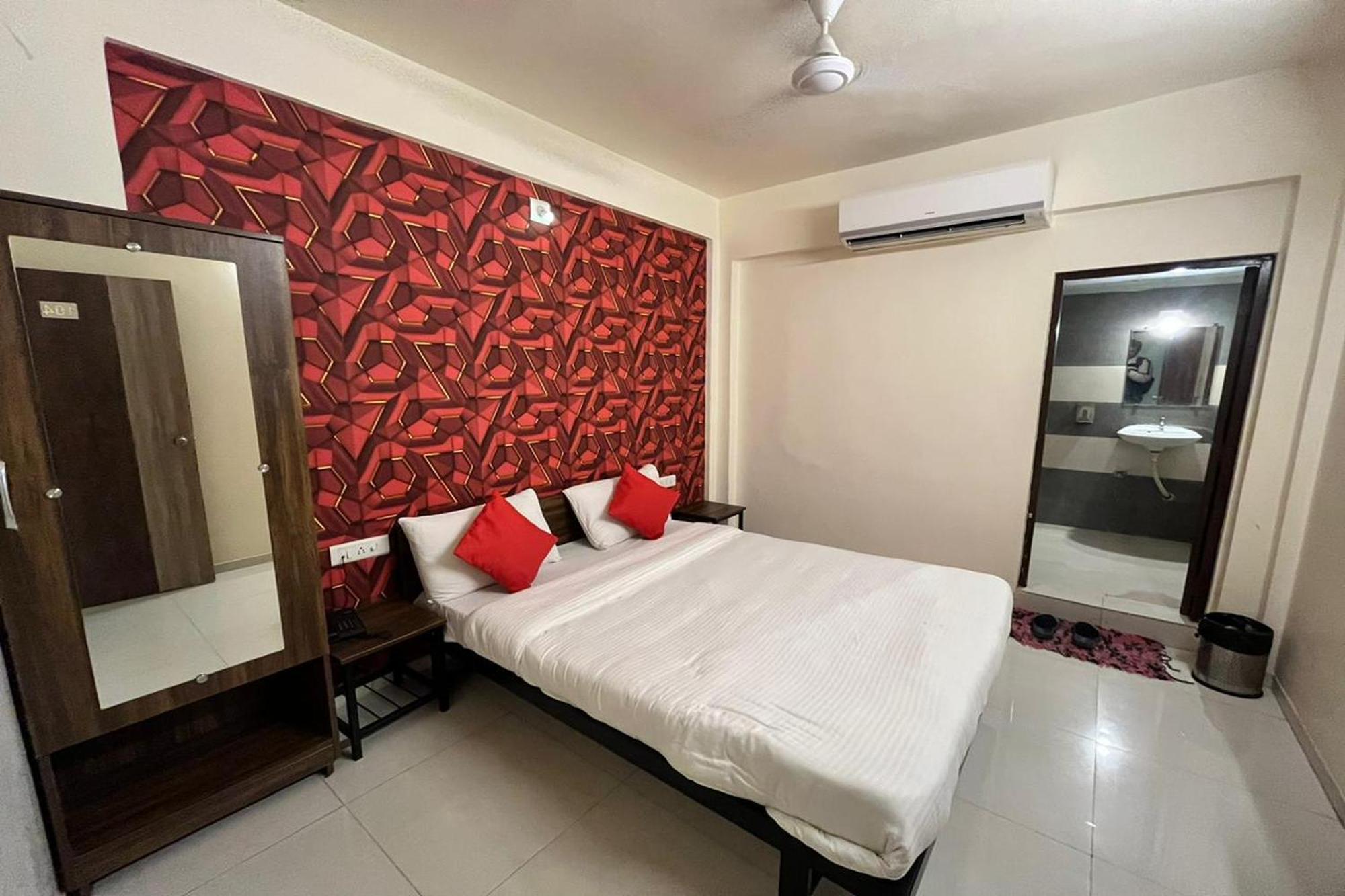 Hotel Kalyan Palace Batwa Экстерьер фото