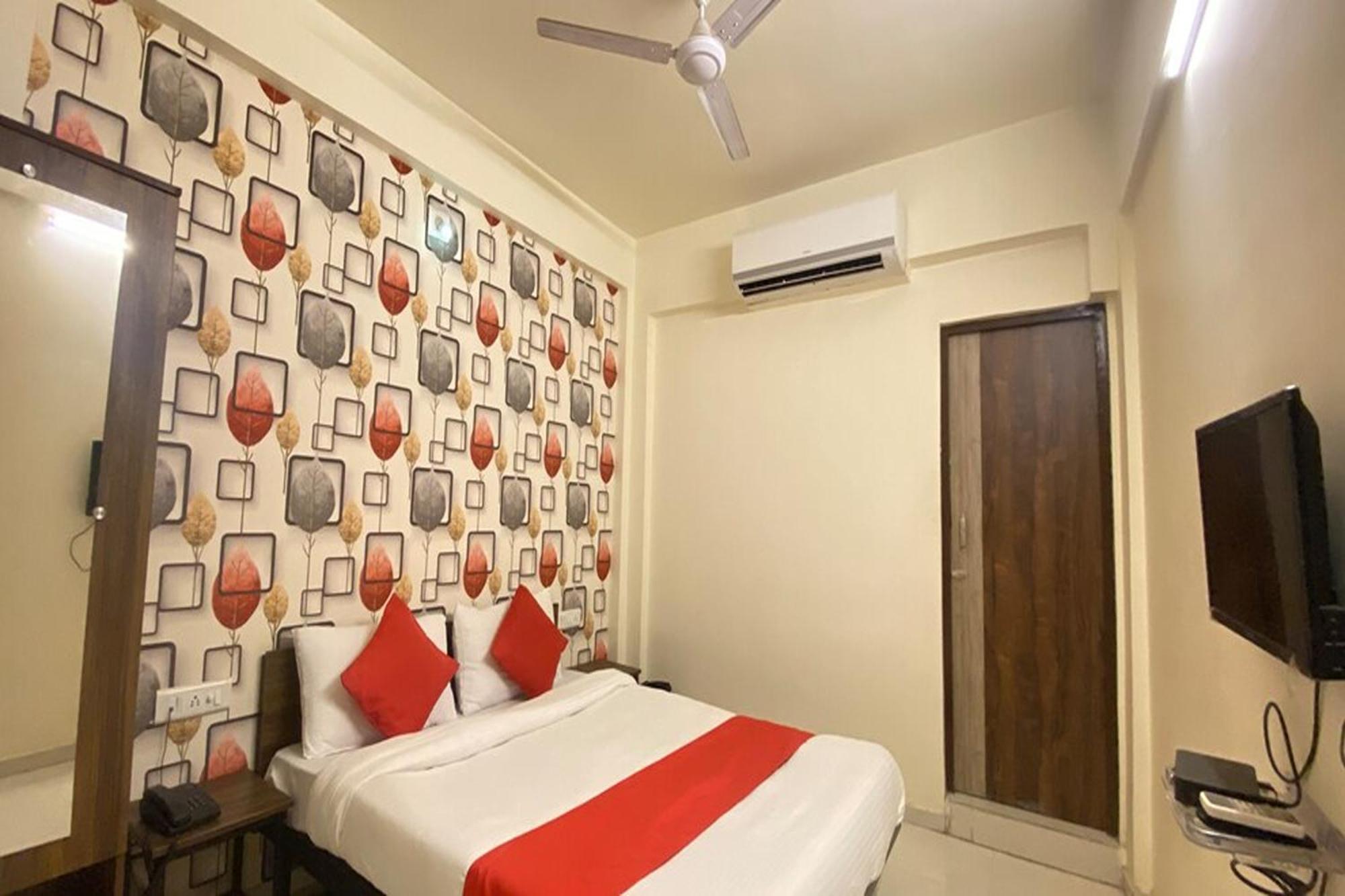 Hotel Kalyan Palace Batwa Экстерьер фото