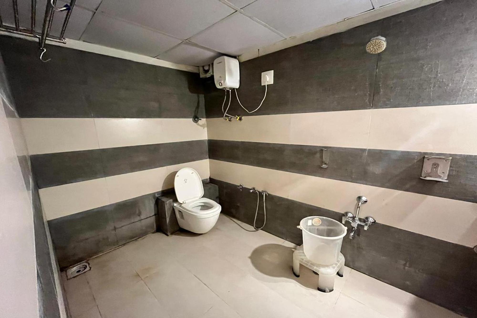 Hotel Kalyan Palace Batwa Экстерьер фото