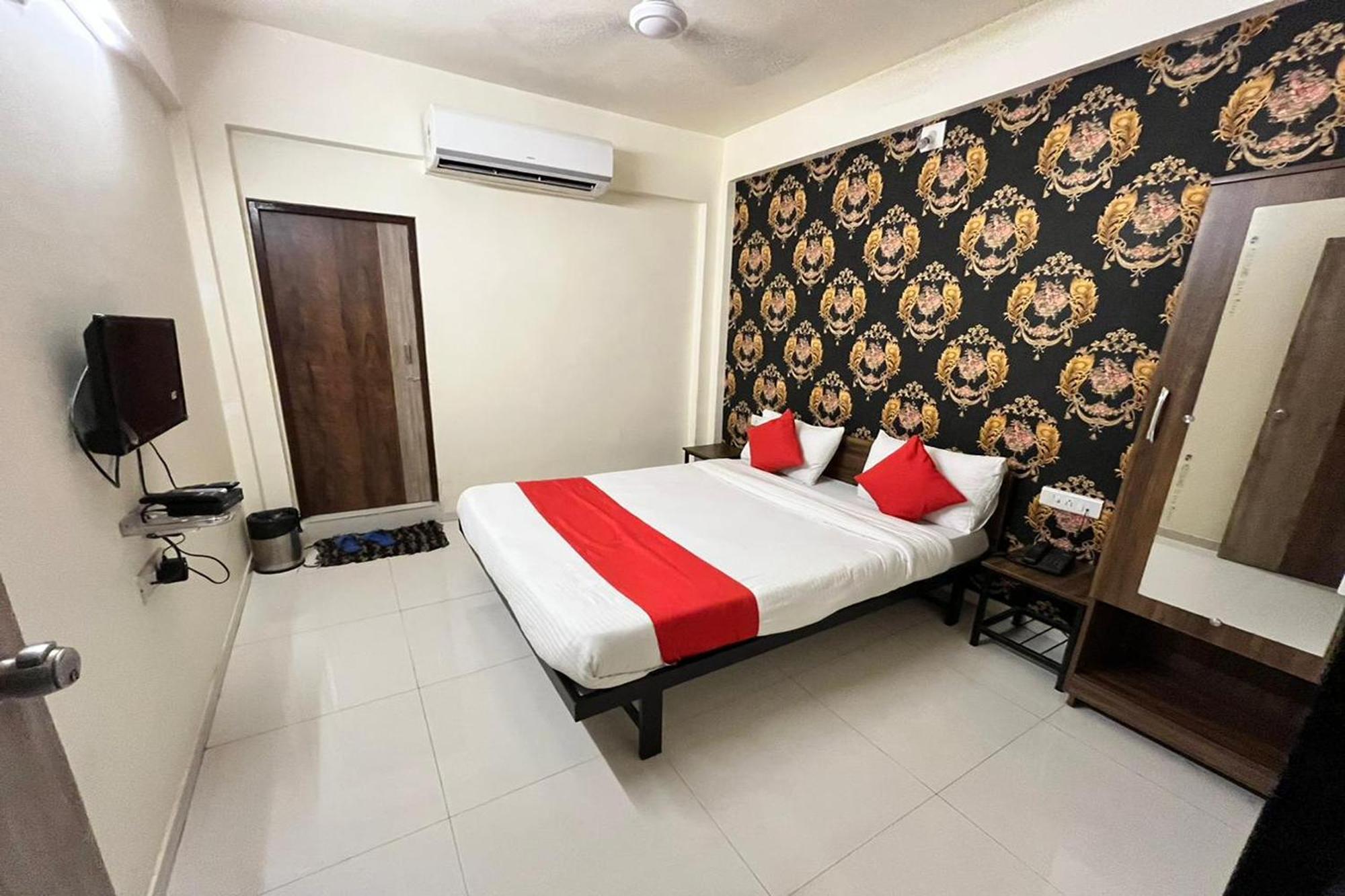 Hotel Kalyan Palace Batwa Экстерьер фото