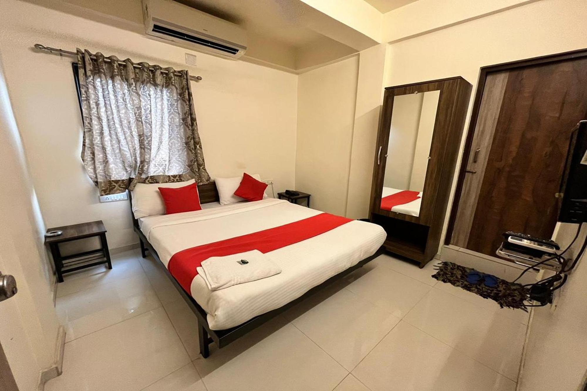 Hotel Kalyan Palace Batwa Экстерьер фото