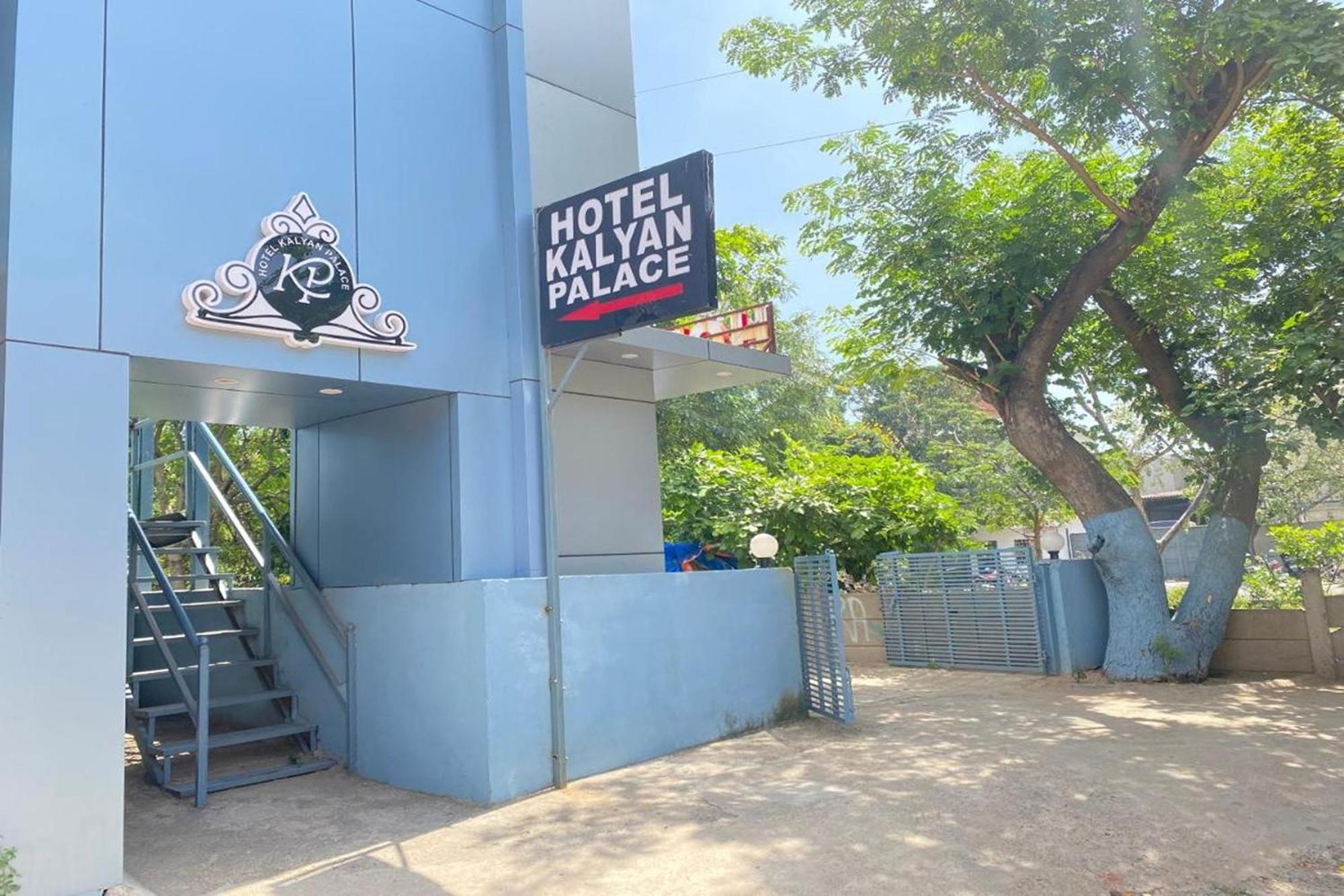 Hotel Kalyan Palace Batwa Экстерьер фото